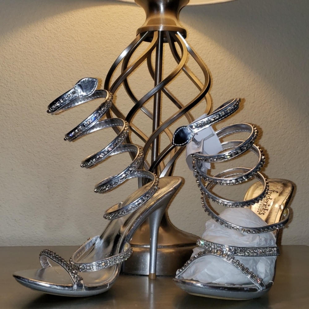 Shows - Picture 2 of 3